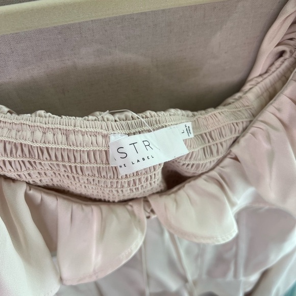 New without tags ASTR the label silk top Malia Top In Champagne In Gold - Picture 3 of 6